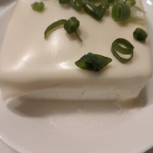 豆腐のおつまみ　〜チーズとおかかをのせて〜